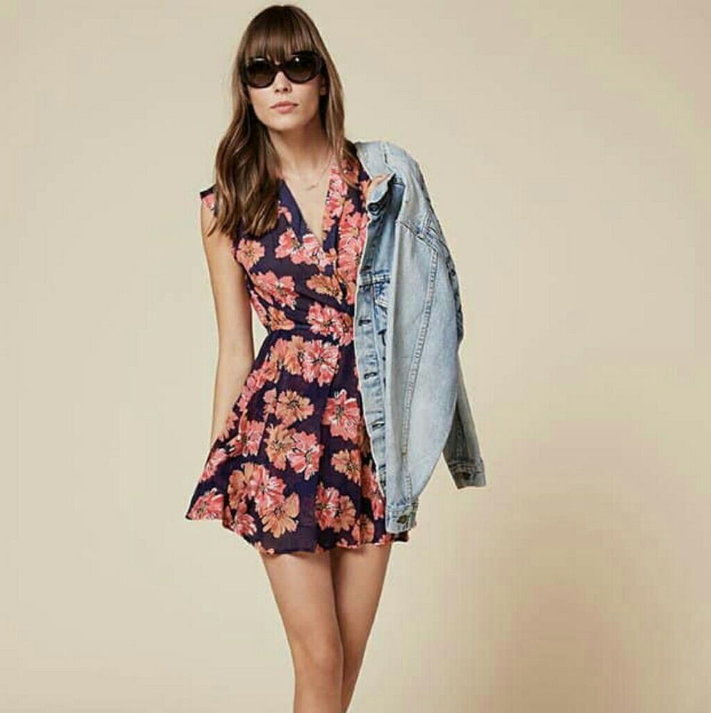 🌟SOLD🌟REFORMATION SEGAL DRESS FUSION FLORAL 4 - Picture 1 of 7